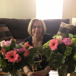 Meet your Posher, Elaine